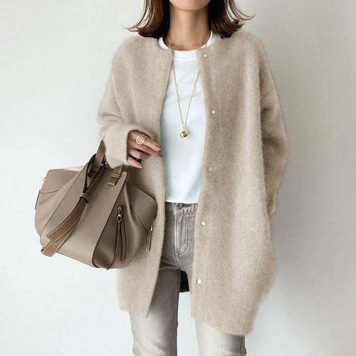 Clara – Damen-Strickjacke mit Minimalistischem Design