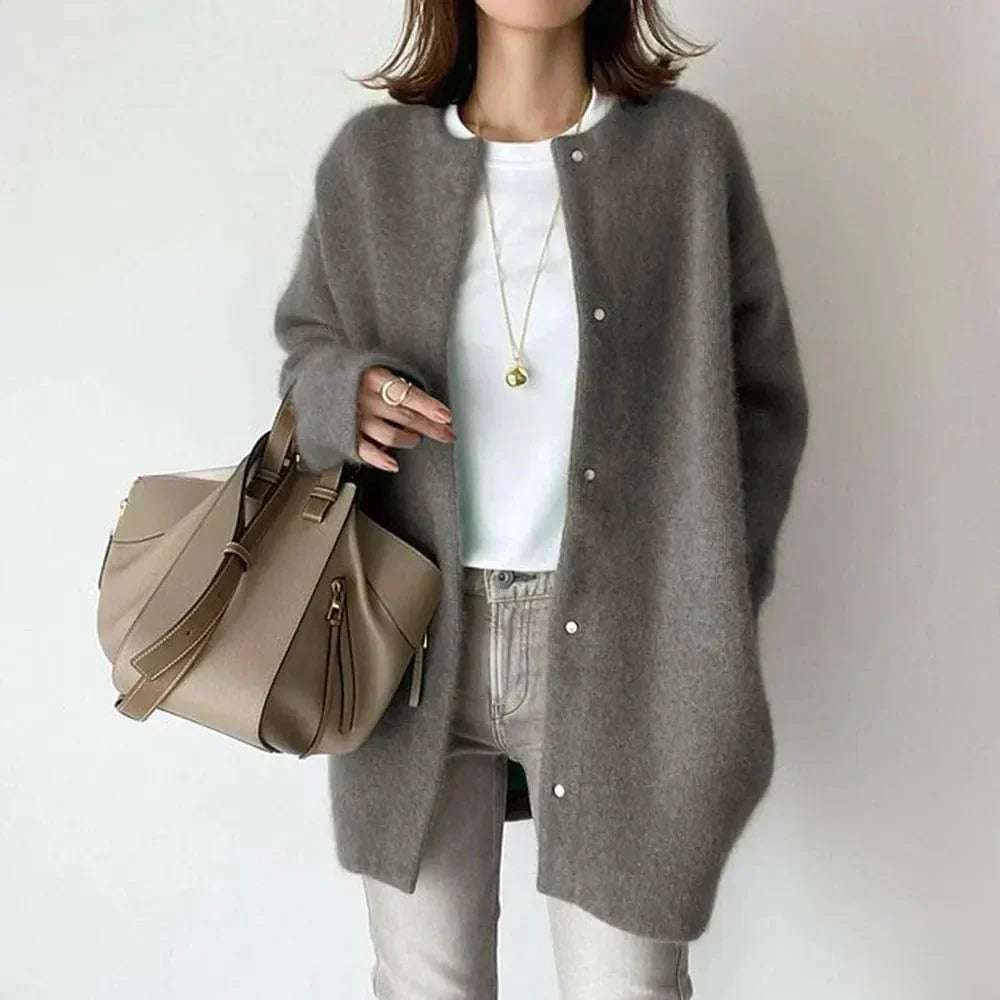 Clara – Damen-Strickjacke mit Minimalistischem Design