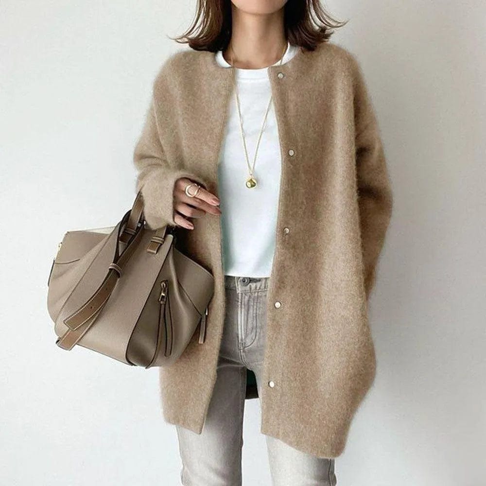 Clara – Damen-Strickjacke mit Minimalistischem Design