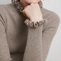 Sophia – Damen Strickpullover mit Rüschen Rollkragen