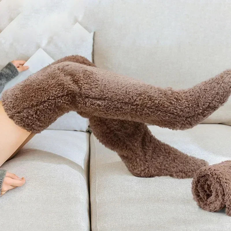Clara – Flauschige Overknee-Haussocken für Damen