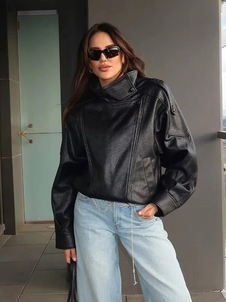 Damen Bikerjacke im Oversize-Stil mit hohem Kragen und asymmetrischem Reißverschluss | A&B - 1 - Annoboutique