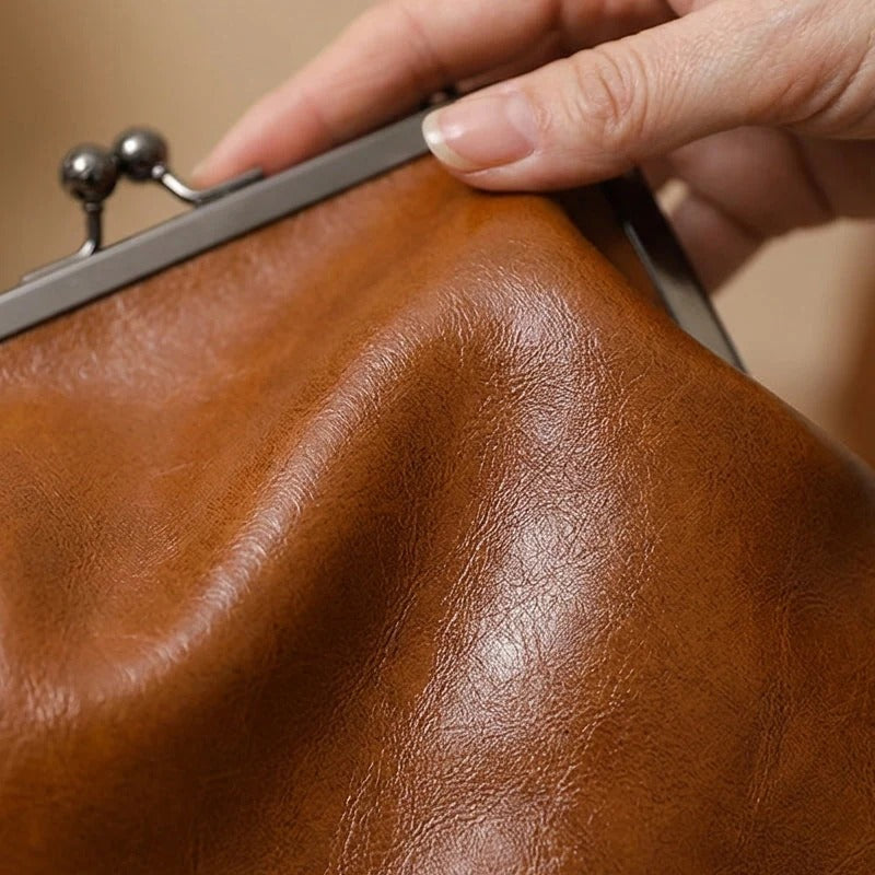 Elegante Damenhandtasche mit klassischem Design und praktischer Trageoption | A&B - 8 - Annoboutique
