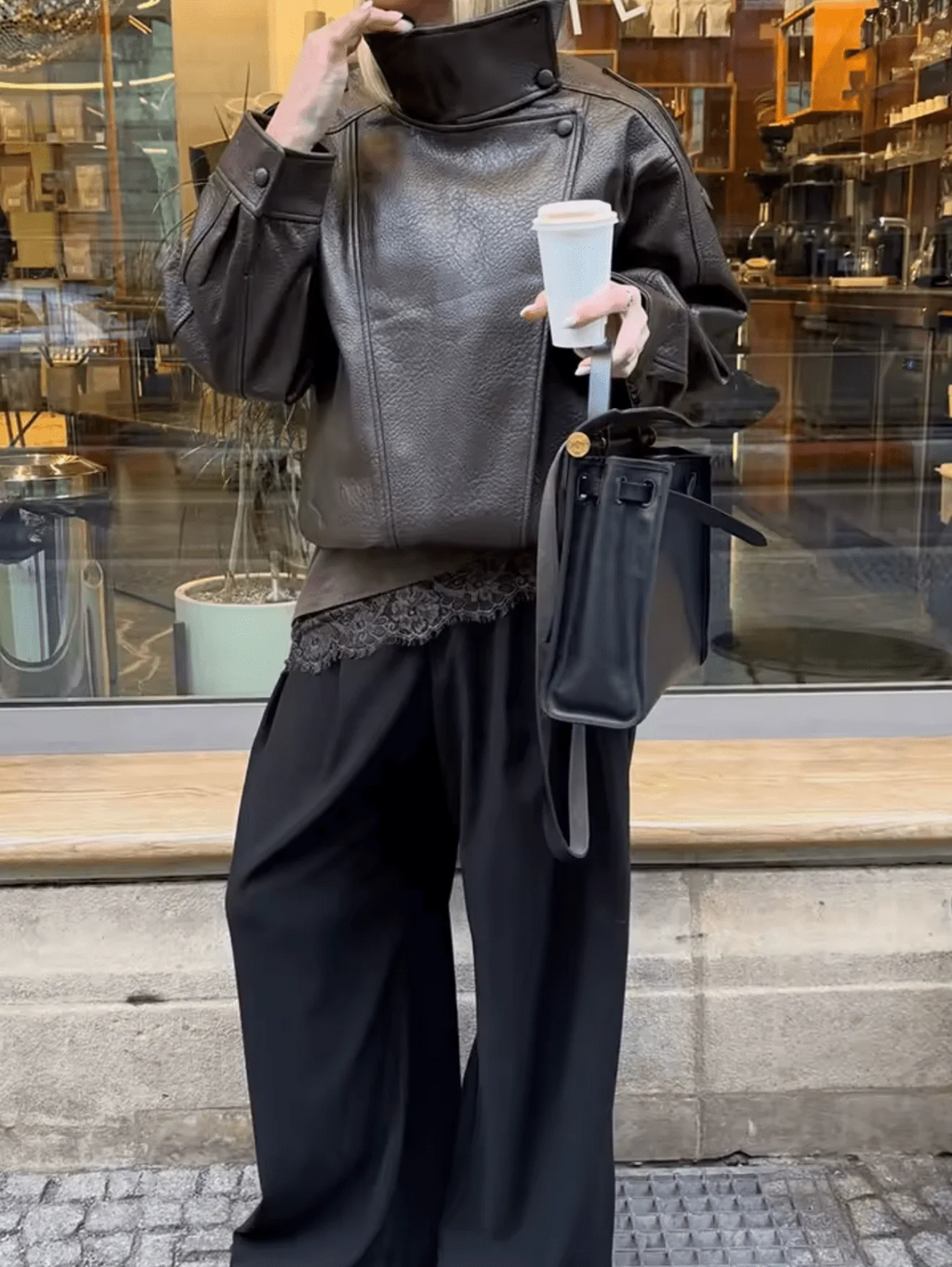 Damen Bikerjacke im Oversize-Stil mit hohem Kragen und asymmetrischem Reißverschluss | A&B - 2 - Annoboutique