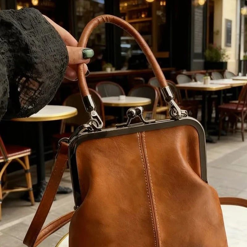 Elegante Damenhandtasche mit klassischem Design und praktischer Trageoption | A&B - 2 - Annoboutique