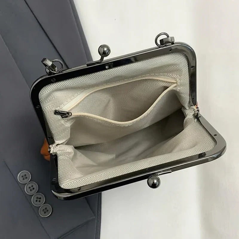 Elegante Damenhandtasche mit klassischem Design und praktischer Trageoption | A&B - 6 - Annoboutique