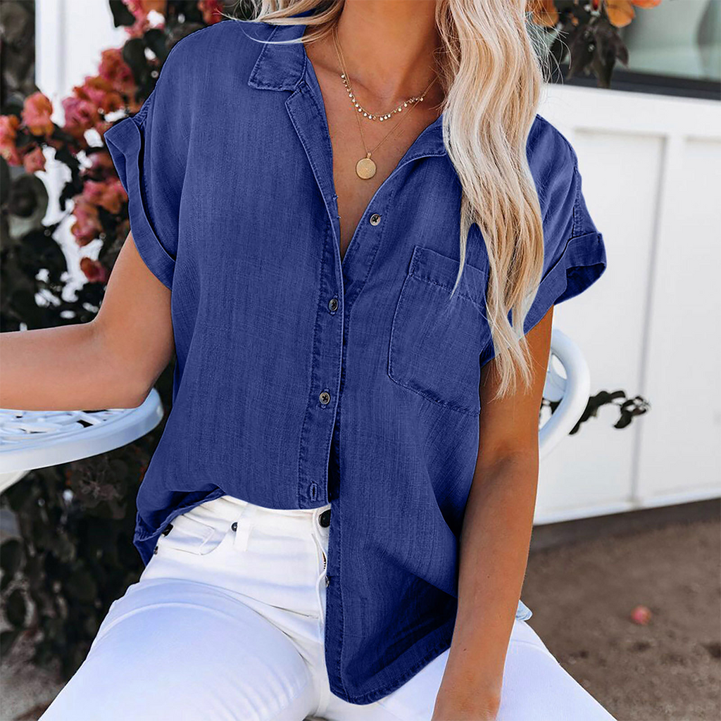 Spijkerblouse - een stijlvolle keuze voor diverse gelegenheden. Gemaakt van hoogwaardige denimstof voor kwaliteit en comfort, en voorzien van een losse pasvorm en klassieke kraag voor een trendy uitstraling.
