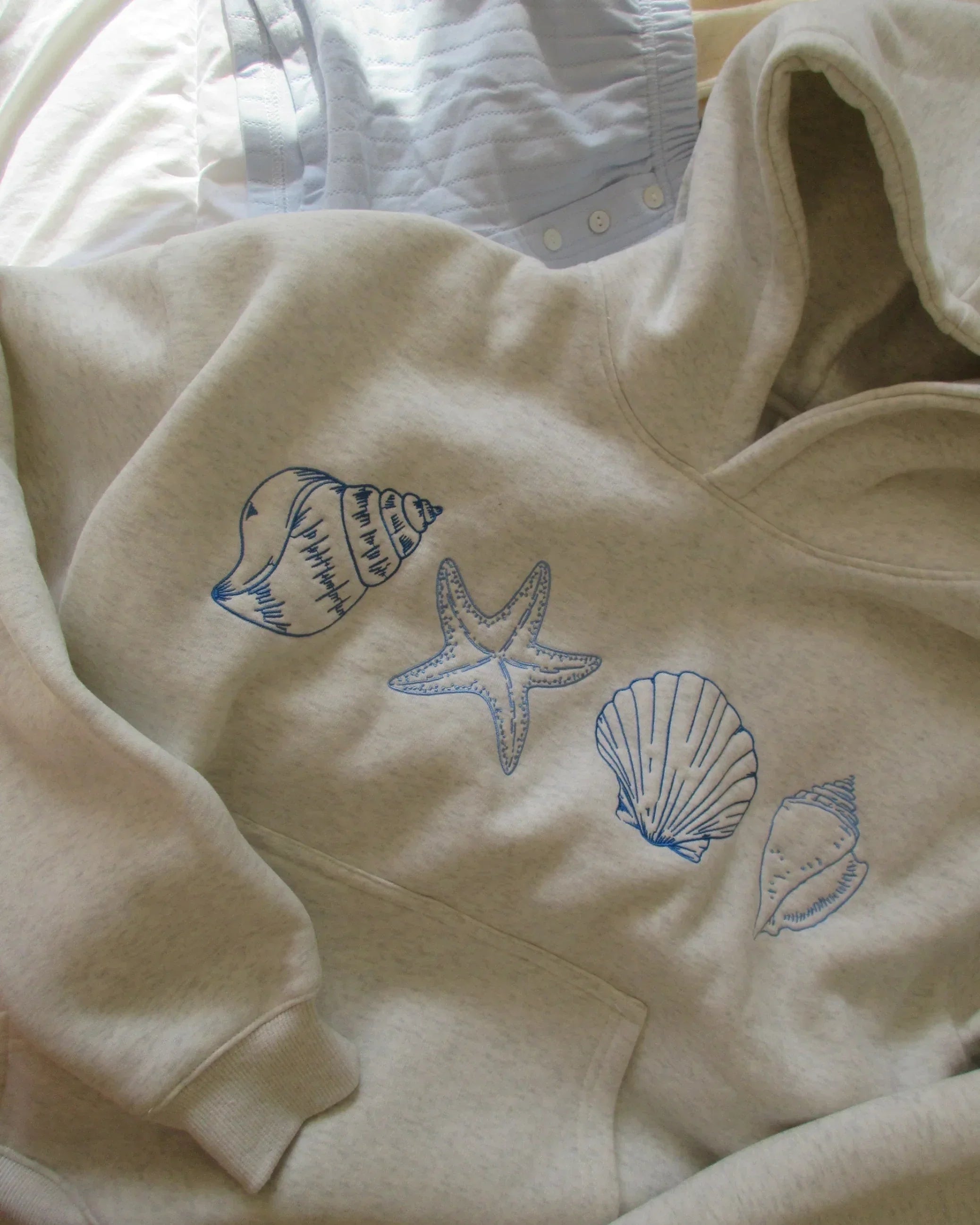 Isla – Lässiger Hoodie mit Muschel-Print Damen