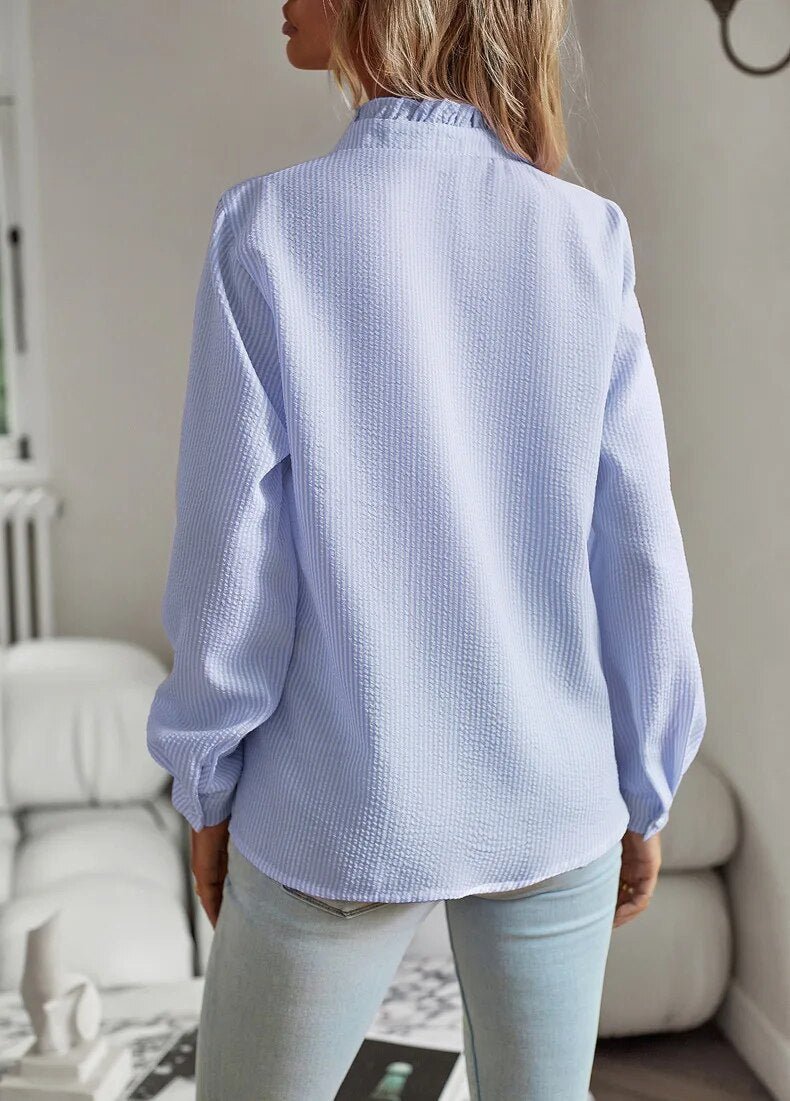 Julia – Damen Bluse mit Rüschenleiste und Knopfleiste