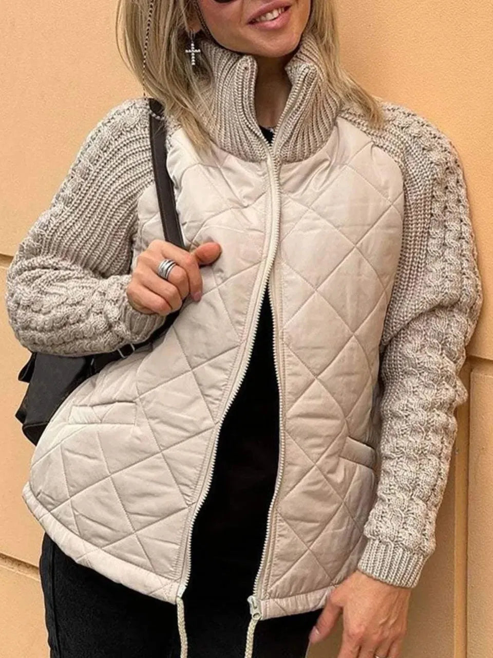Mara – Steppjacke Damen mit Strickärmeln und hohem Kragen