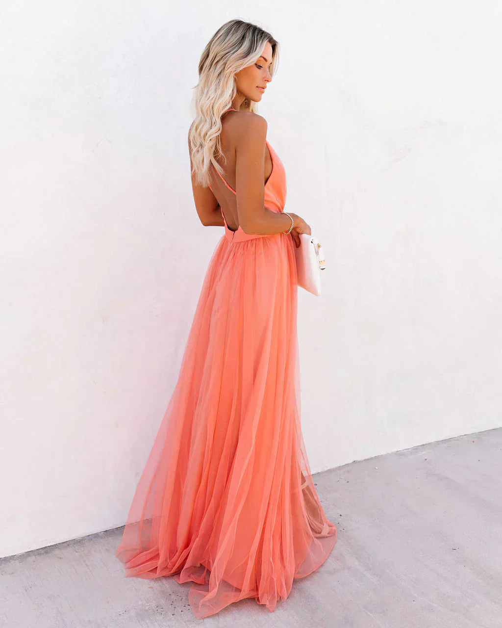 Elena – Damen Maxikleid mit Spaghettiträgern und tiefem Ausschnitt