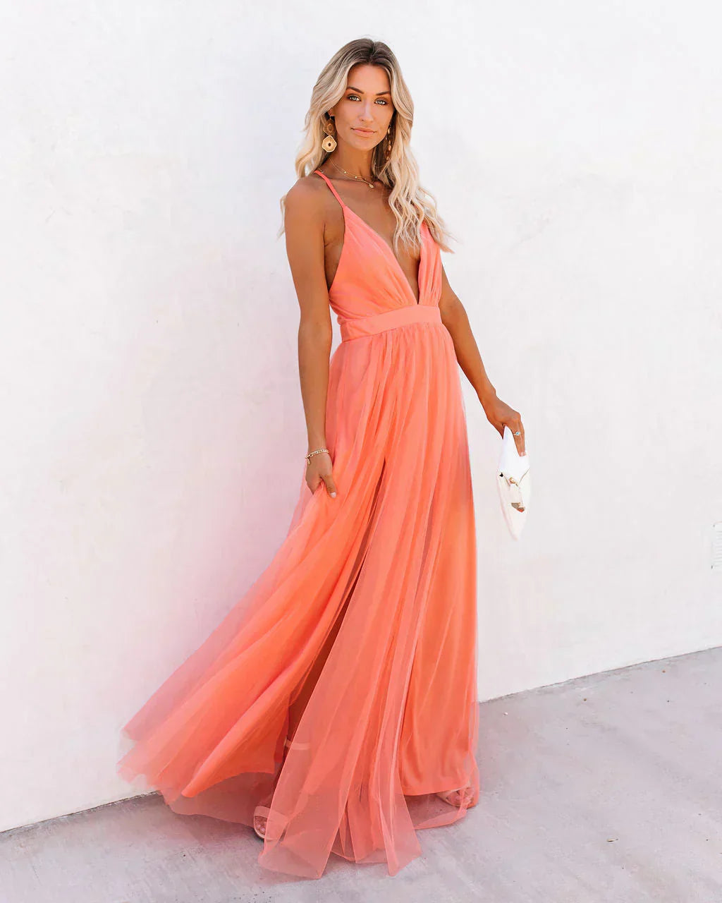 Elena – Damen Maxikleid mit Spaghettiträgern und tiefem Ausschnitt