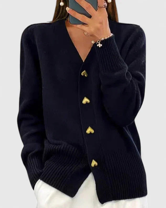 Damen Cardigan mit stilvollen herzförmigen Knöpfen und V-Ausschnitt - J&B - 1 - Annoboutique