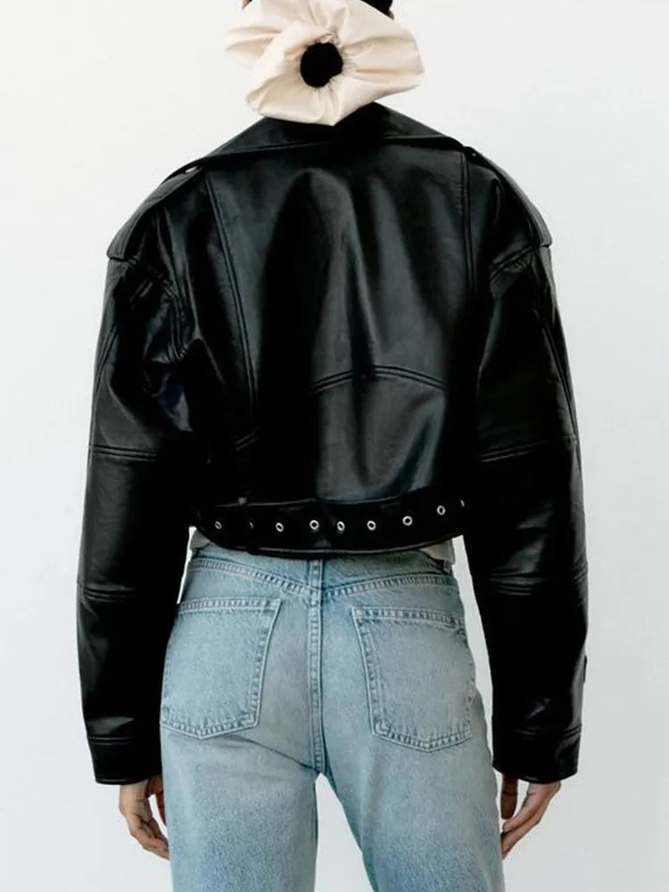 Stylische Damen Bikerjacke mit kurzem Schnitt und tailliertem Gürtel - J&B - 4 - Annoboutique