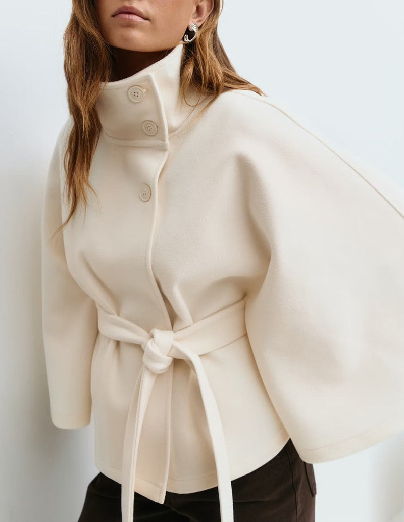 Stylische Damenjacke mit Taillengürtel und hohem Kragen - J&B - 2 - Annoboutique