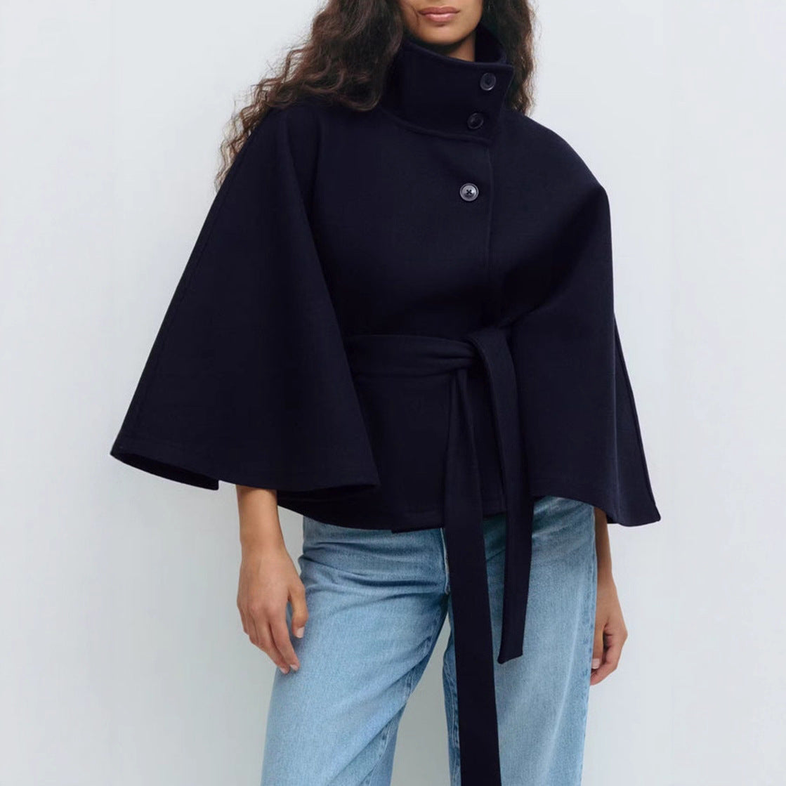 Stylische Damenjacke mit Taillengürtel und hohem Kragen - J&B - 4 - Annoboutique
